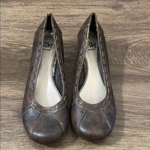 Small wedge dress shoes